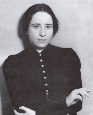 Bron in het Publieke Domein van Hannah Arendt - van een portret foto uit 1933 van een onbekende fotograaf. Source: Young-Bruehl, Elisabeth Yale University Press Hannah Arendt: For Love of the World ISBN: 978-0-300-10588-9.