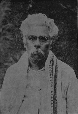 Bron in het Publieke Domein van een foto van Periyar E. V. Ramasamy (17 September 1879 – 24 December 1973), a South Indian social activist and politician; Date October 1924
Source Lakshmi, Tamil monthly, October 1924, Madras, British India.