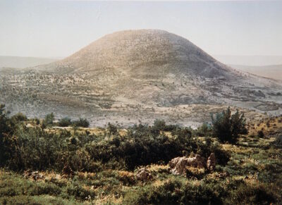 Bron in het Publieke Domein geraadpleegd op 13-01-2026 van https://commons.wikimedia.org/wiki/File:COLOR_PHOTO_OF_MOUNT_TABOR_TAKEN_IN_THE_LATE_19TH_CENTURY_BY_FRENCH_PHOTOGRAPHER,_BONFILS._%D7%A6%D7%99%D7%9C%D7%95%D7%9D_%D7%A6%D7%91%D7%A2_%D7%9E%D7%A1%D7%95%D7%A3_%D7%94%D7%9E%D7%90%D7%94_%D7%9419_%D7%A9%D7%9C_%D7%94%D7%A6%D7%9C%D7%9D_%D7%94%D7%A6%D7%A8%D7%A4%D7%AA%D7%99_%D7%91%D7%95%D7%A0%D7%A4%D7%99%D7%A1_%D7%90%D7%A9%D7%A8_%D7%AA%D7%A2%D7%93_%D7%91%D7%9E%D7%A6%D7%9C%D7%9ED311-041.jpg?uselang=en#Licensing
 