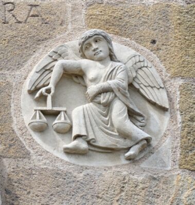 Afbeelding in het Publieke Domein op 5 jinu 2026 opgevraagd van https://commons.wikimedia.org/wiki/File:Libra_Saint-Austremoine_Issoire.jpg?uselang=nl