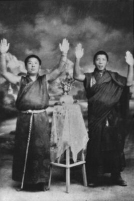 Gangshar (links), imbibing the crazy wisdom. Surmang. Date before 1958; Author Unknown author,
Source http://www.rigpawiki.org/index.php?title=File:Khenpo_gangshar2.jpg and https://books.google.fr/books?id=5oSbJ9TRXwUC&pg=PA211